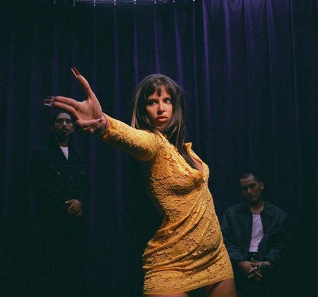 Nathy Peluso 限定スター 写真