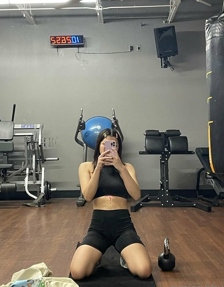 アジアの無料オンリーファンズ ポルノ 画像