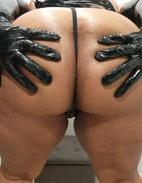 lucycashmerevip 高品質スター 写真