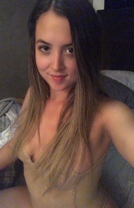 Brikitch 裸のモデル 写真