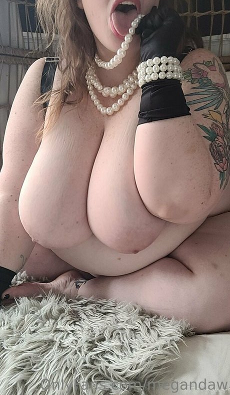 肉厚熟女オンリーファンズ 美しいヌード 写真