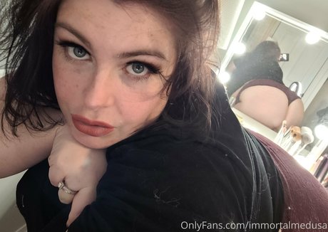 中くらいのおっぱいオンリーファンズ エロチック 画像