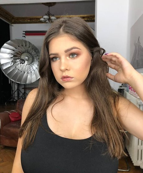 pasenciuc karina ポルノスター アート 画像