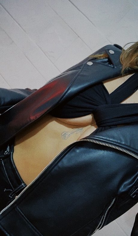 肉厚熟女オンリーファンズ ホット裸 写真