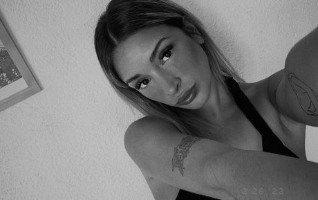 フィットネスガールズオンリーファンズ アートポルノ 写真