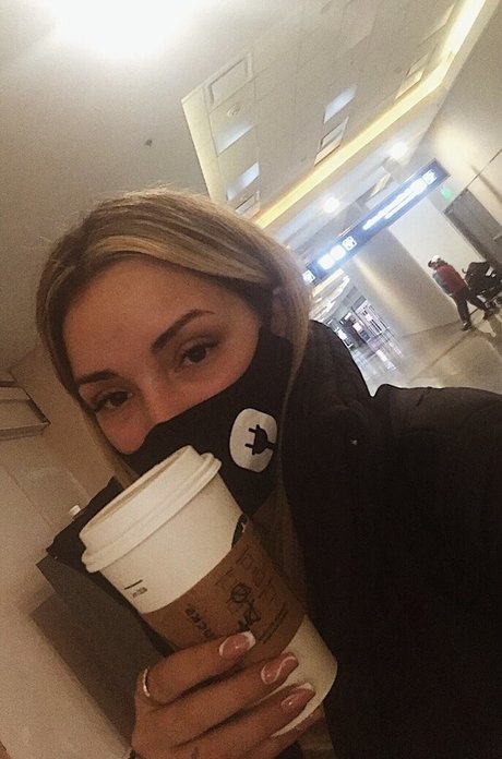 妊娠中のオンリーファンズ ホットセクシー 写真