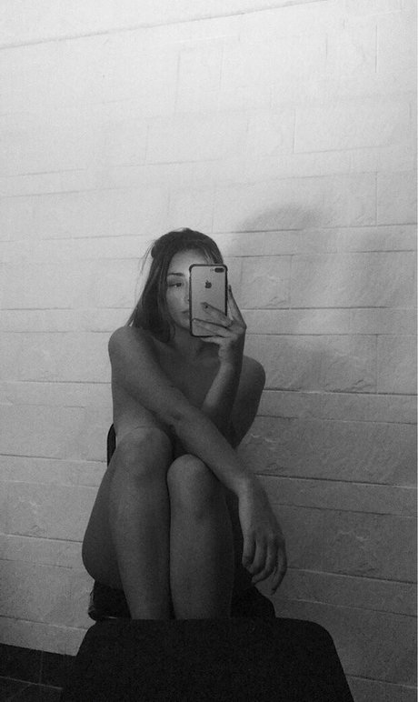 フィットネスベイビーオンリーファンズ セクシー裸 画像