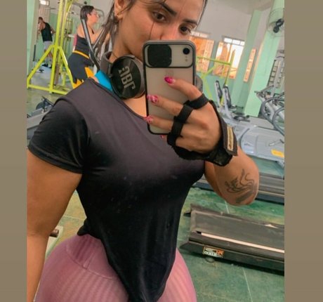 ぽっちゃりティーンオンリーファンズ セクシー 写真