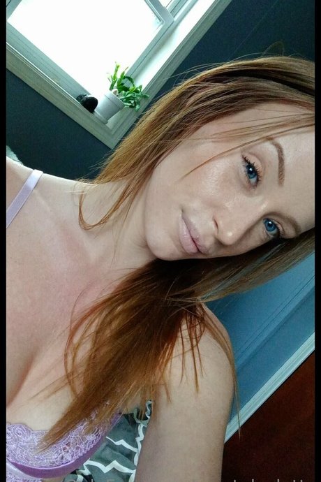 金髪の小人オンリーファンズ HD 写真