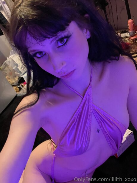 Lillith Xoxo ポルノモデル アーカイブ
