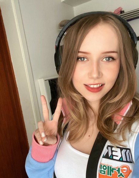 フェラチオ ティーン オンリーファンズ 無料アダルト 画像