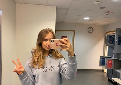 レズビアン乱交オンリーファンズ 無料 アーカイブ