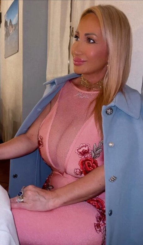 熟女アナルオンリーファンズ セクシーヌード 画像