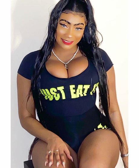 CoolieMonae 無料のスター 写真