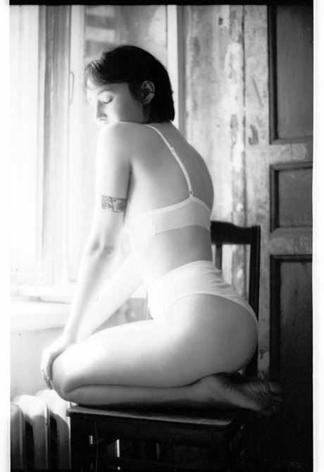 ヌード妻オンリーファンズ ポルノ 写真