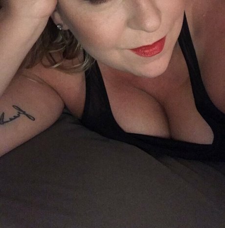 lilsmirk 無料モデル 写真