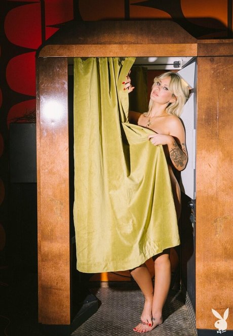 Ryan Hadarah XXXモデル 画像