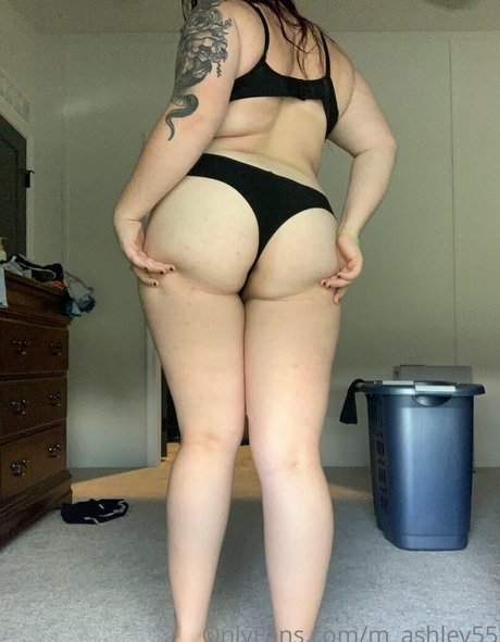 大きなお尻の黒人オンリーファンズ ホットヌード 画像