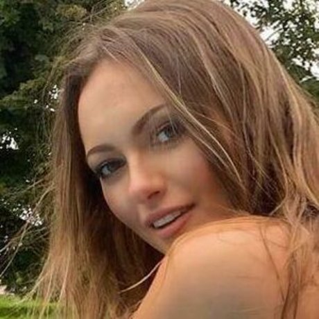 Luiza Sprusinska アートモデル 画像