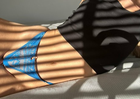 olivia aivilo トップスター 写真