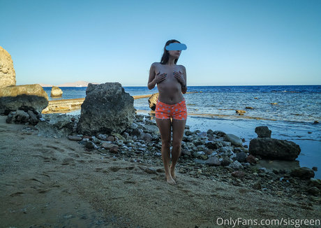 ビーチヌードオンリーファンズ ホット 写真
