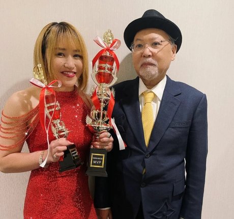 アウトドア 熟女 オンリーファンズ エロチック 写真