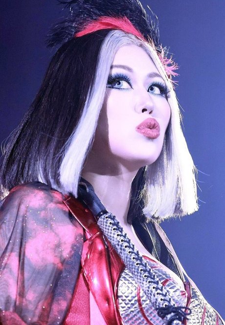 ブロンドのお尻オンリーファンズ アート裸 画像