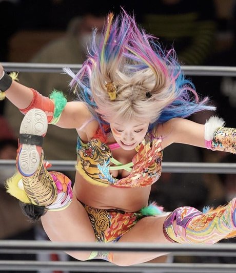 ナースオンリーファンズ エロチック 写真