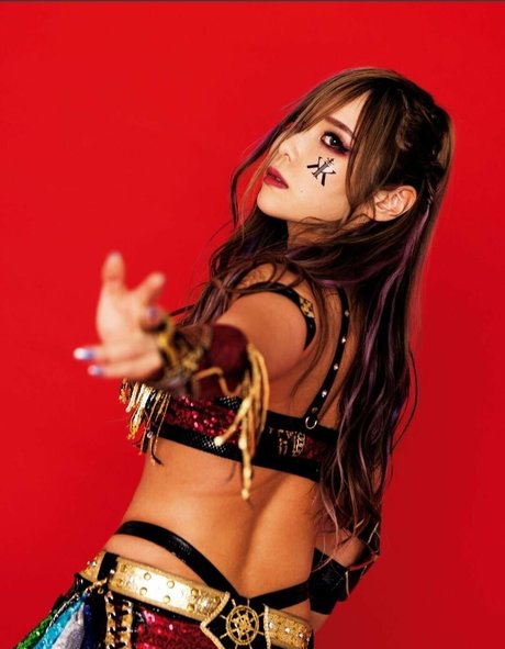 トランス熟女オンリーファンズ アートヌード 写真