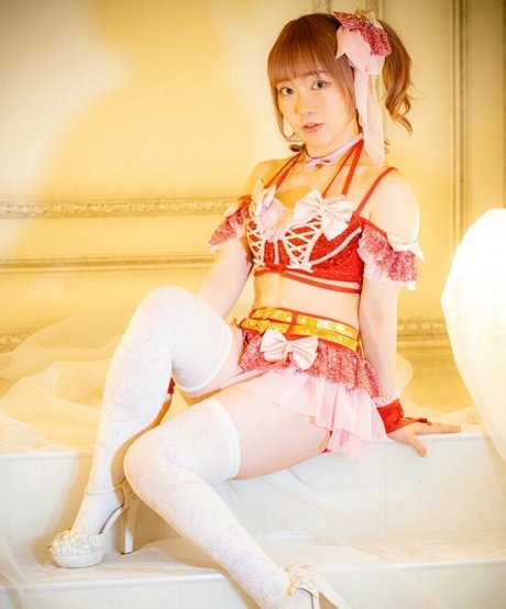 成熟したラテン系オンリーファンズ アート裸 画像