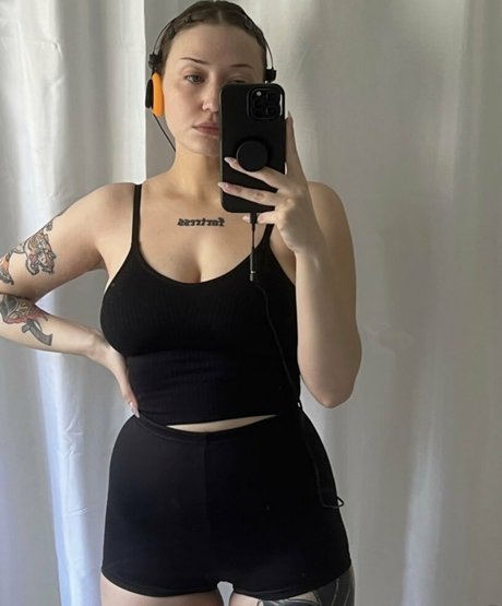 yyentaa 最高のモデル 写真