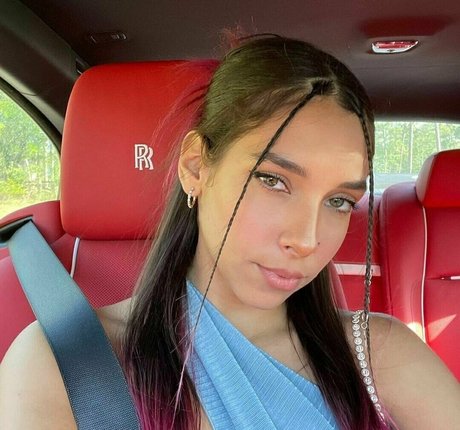 Angelicaggx エロティックなモデル 写真