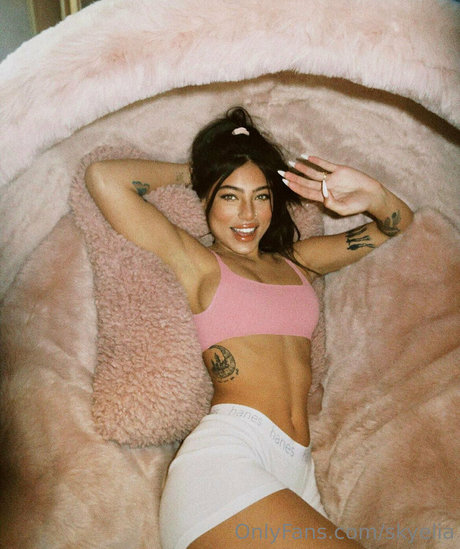 skyelia 素敵なポルノスター 写真