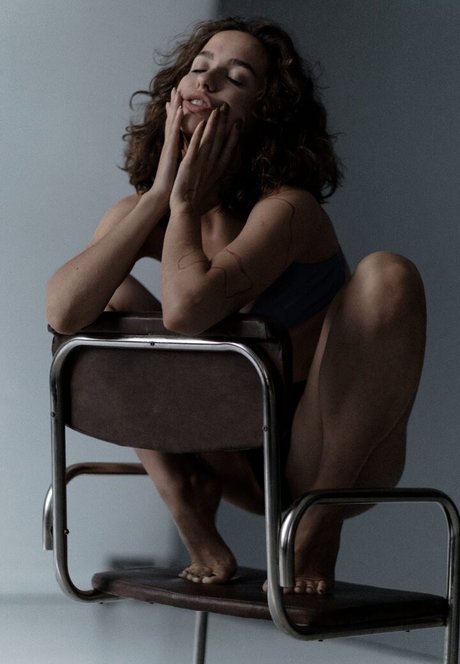 Its kalish アートモデル 写真