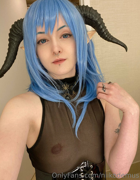 niikodemus ヌードスター 写真