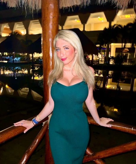 Kayla A アダルトスター 画像