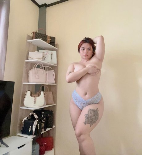 熟女の足オンリーファンズ ヌード 写真