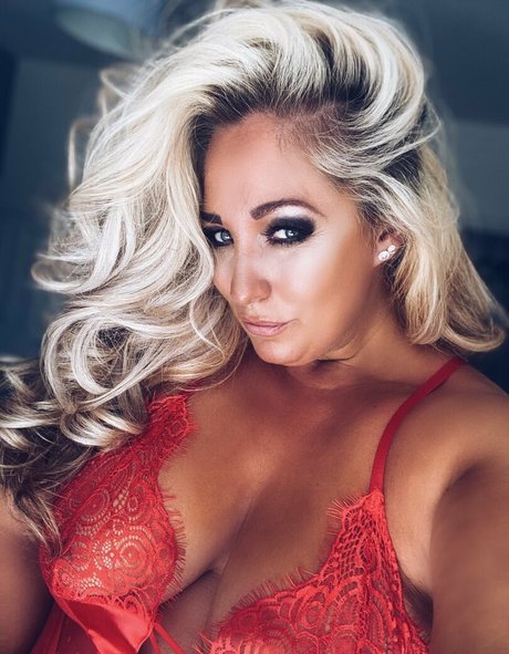 ランジェリーファックオンリーファンズ ホット 写真