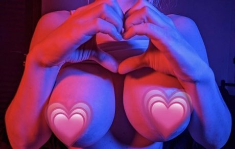 スペードのクイーン オンリーファンズ ヌード 画像