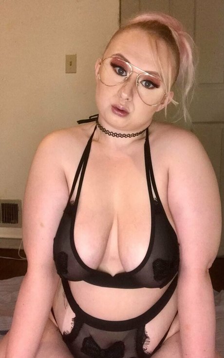 超デブおばあちゃんオンリーファンズ アートヌード 写真