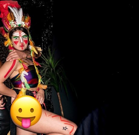 巨乳ランジェリーオンリーファンズ セクシーヌード 画像