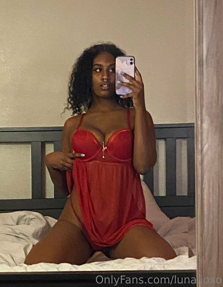 ストリップショー オンリーファンズ 無料セクシー 写真