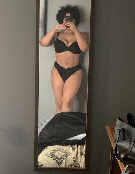 黒人女性のオンリーファンズ えろた ギャラリー