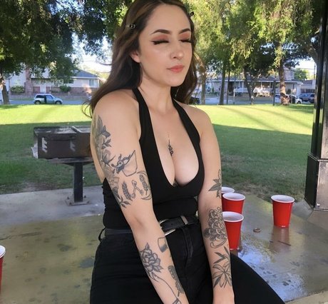 Catstaxx 裸の女優 画像