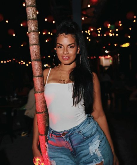 曲線美のブロンドオンリーファンズ セクシーxxx 画像