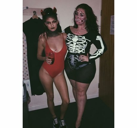 Holly Marston アートスター ギャラリー