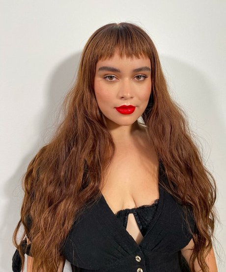 Venezia Cruz アダルトスター 画像