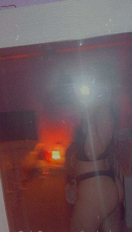 セクシーなブルネットのオンリーファンズ ヌード 画像