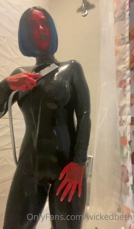 Wicked Beth スター 裸 写真