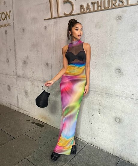 Maria Thattil 完璧なポルノスター 画像